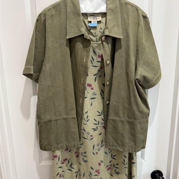 MAKE AN OFFER!  Ty Cream and Green Maxi Sundress Sleeveless Scoop Neck - Picture 2 of 4